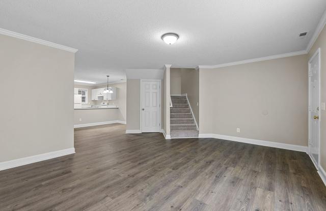 Freshly Renovated 2 BR, 2.5 BA Townhome Centrally Located between Spartanburg & Downtown Greenville Gallery 3