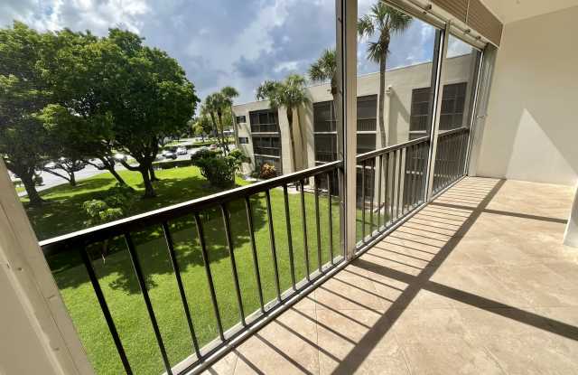 5190 Las Verdes Circle Gallery 1