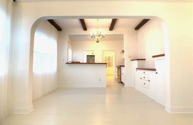 3238 1/2 Descanso Drive Gallery 2