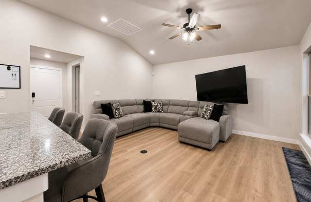 6208 Poppy Dr Gallery 3