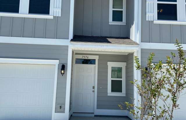COMMUNITY POOL! Close to Navy base, beach, restaurants and entertainment! photos photos
