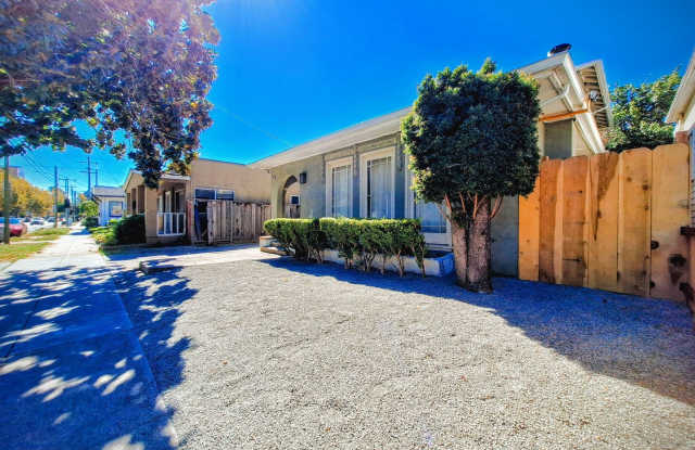 Refurbished 2-Story 5bd Home With Laundry Hookups, Large Lot, & Accepting Pets! Gallery 4