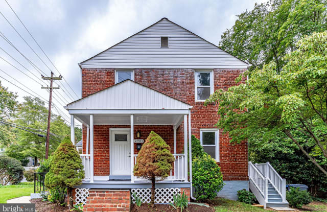 2901 FARMINGTON DRIVE - 2901 Farmington Drive, Huntington, VA 22303