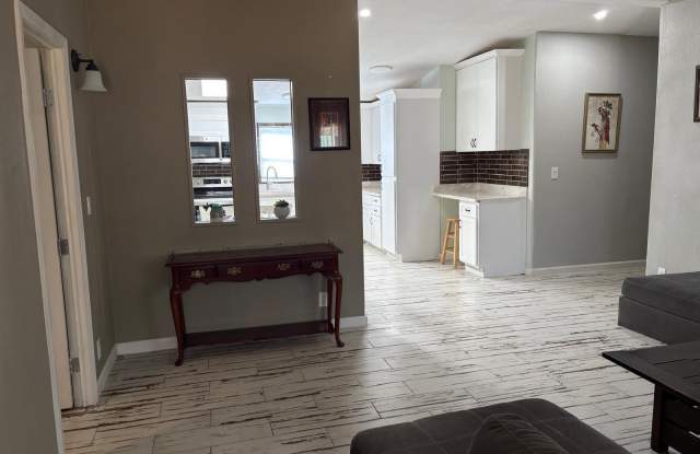 1007 W SADDLE Lane Gallery 3