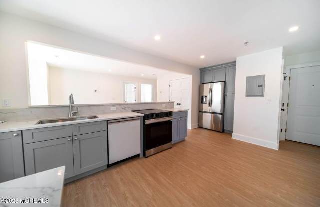 1125 E Ocean Avenue Gallery 2