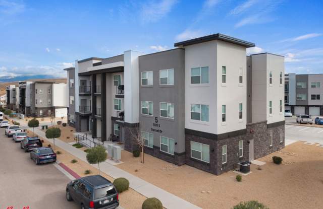 3 Bedroom Condo in Desert Color with Flexible 6-12 Month Lease photos photos