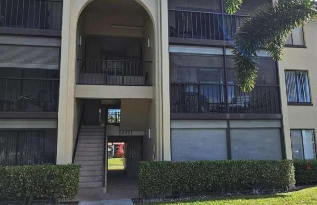 627 Sea Pine Way - 627 Sea Pine Way, Greenacres, FL 33415