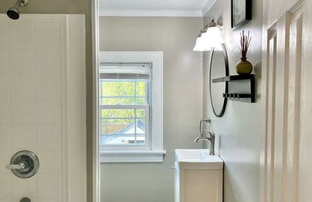 915 Woodruff Ave photos photos