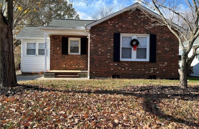 409 Oakhurst Street - 409 Oakhurst Street, Kernersville, NC 27284
