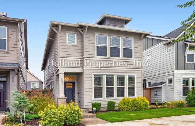 Charming 3BR Hillsboro Home with Green-Space Views & Fenced Yard photos photos