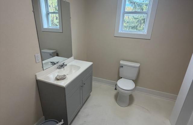 Large Remodeled 4 Bedroom House Gallery 1