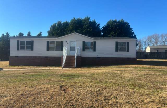 3 bed 2 bath includes garden tub, patio, fireplace. - 12 Ashley Hall Road, Greenville County, SC 29644