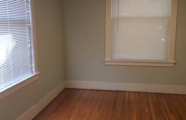 5022 9th Avenue Northeast Gallery 4