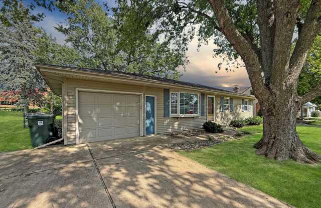 3-Bed House in Cedar Falls - Available November! Gallery 3