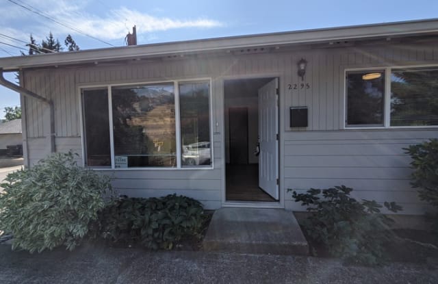 2295 Willamette Falls Drive - 2295 Willamette Falls Drive, West Linn, OR 97068