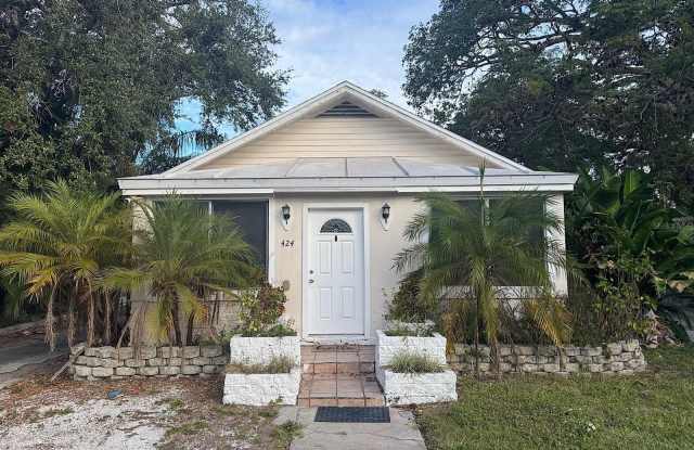 424 WILDWOOD WAY - 424 Wildwood Way, Belleair, FL 33756