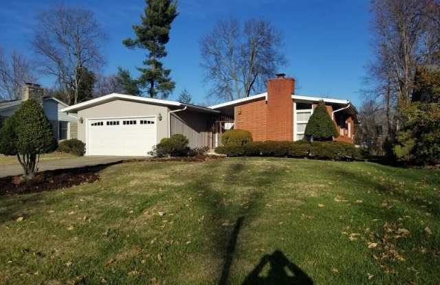 1305 Abbeywood Rd - 1305 Abbeywood Road, Graymoor-Devondale, KY 40222