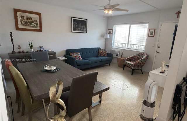 3055 SW 1st Ave photos photos