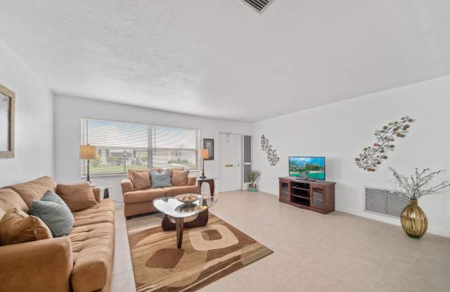 2390 SW 13th Terrace Gallery 4