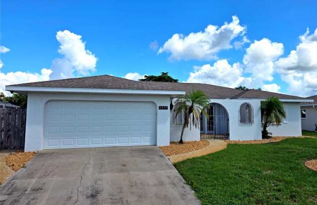 1379 CAMBRIDGE Drive Gallery 3