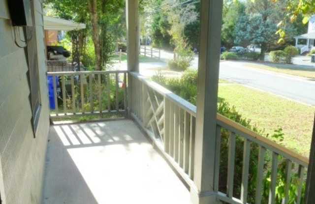 3 Blocks to Rosemary & Franklin St.! Walk to Campus from this cool house w/ deck, parking & more! Gallery 4