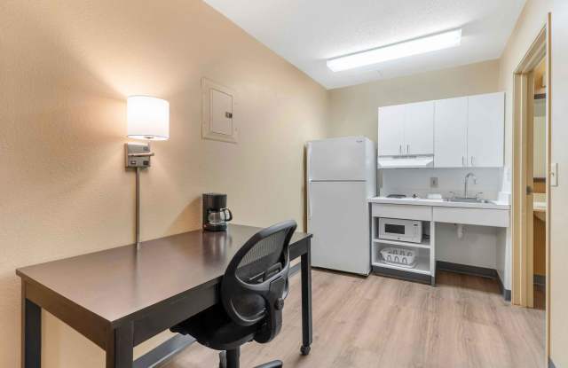 St. Louis - Westport - East Lackland Rd. Gallery 3