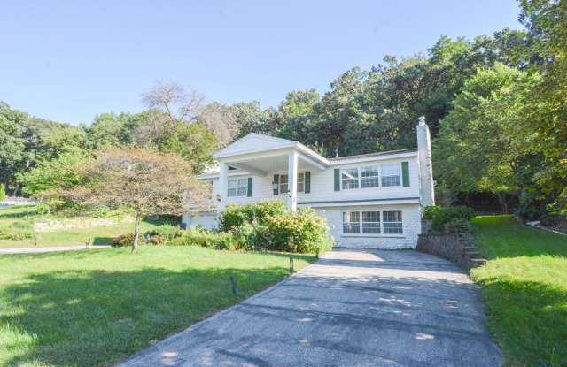 4 Bed, 2 Bath Home for Rent – Unique Design  Retro Charm photos photos