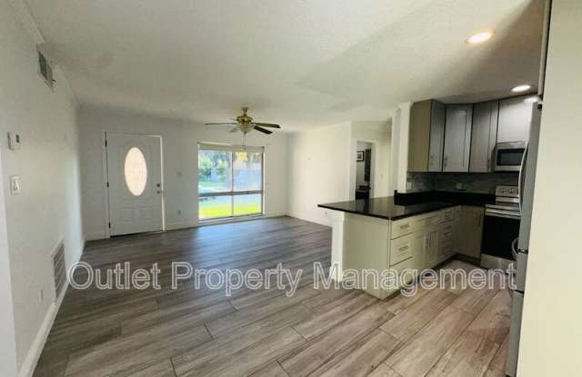 10300 Arbor Ridge Trail Gallery 2