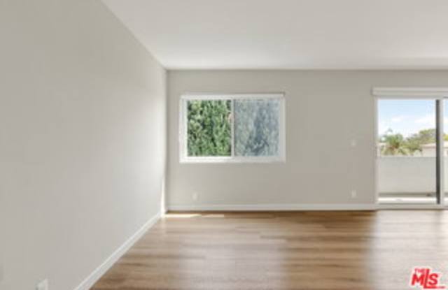 1470 Rexford Drive Gallery 3