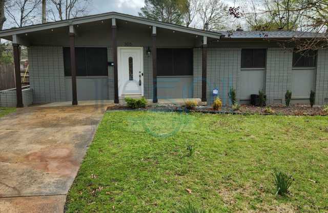 *LEASE PENDING*Great Family Home!!! 3Bedroom 2 Bathroom *AVAILABLE EARLY MAY* - 305 Steven Drive, Little Rock, AR 72205