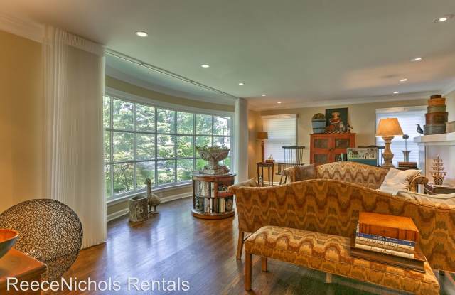 3821 W 65th Terrace Gallery 4