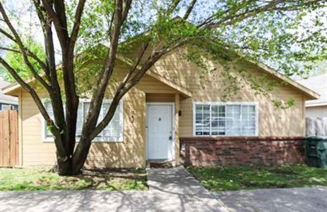 Spacious duplex in Fayetteville! photos photos
