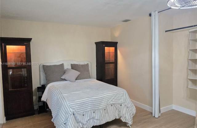 287 NE 118th Ter photos photos