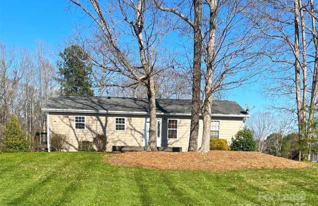 1304 Mollys Backbone Road - 1304 Mollys Backbone Road, Lake Norman of Catawba, NC 28609