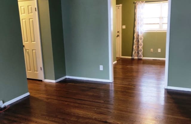 11925 Armitage Dr - 11925 Armitage Drive, Grandview, MO 64030