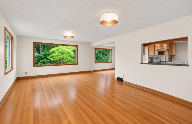 10323 48th Avenue Northeast Gallery 3