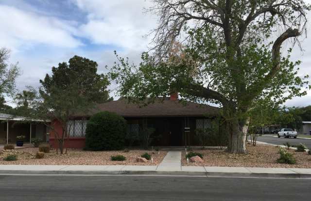 Spacious 3Bed/2Bath, 1-Story Ranch Home located in the Historic Huntridge area! photos photos