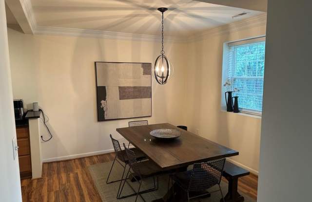 8 GURTEEN CT #202 Gallery 4