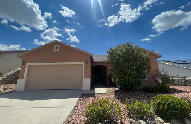 Cute 3 Bedroom/2 Bath Home off Roadrunner Pkwy photos photos