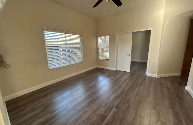 Cozy Elk Grove Halfplex Gallery 3