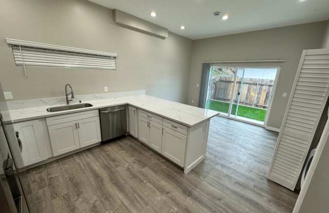 Built in 2025! 4 Bedroom House with High Ceilings Gallery 2