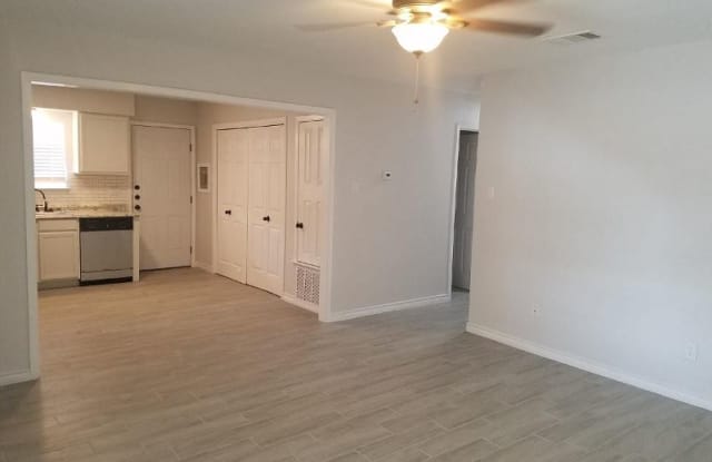 337 S Reed St - 337 South Reed Street, Pleasanton, TX 78064