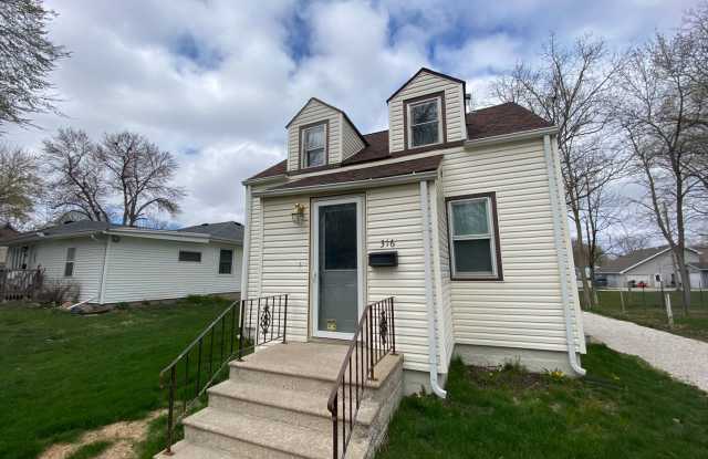 Modern 2 bedroom available now, $725 per month/dep - 316 Avenue F, Fort Dodge, IA 50501