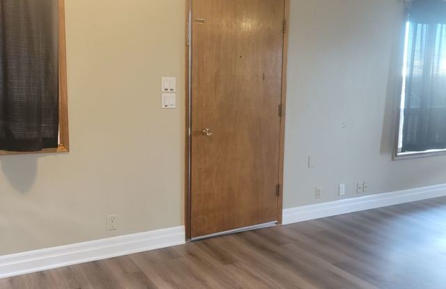 3 Bedroom 2 bath House w/ Water, Sewer, and ELECTRIC Covered Gallery 4