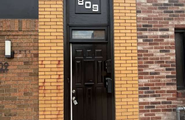 809 Broadway Avenue - 2 photos photos