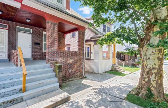 Spacious 3 Bedroom, 1.5 Bathroom with large Porch and Backyard photos photos