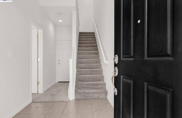 629 Artistic Pl Gallery 3