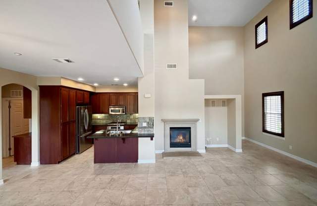 Bright 2BD/2BA Townhouse in Serra Mesa with Balcony, Fireplace & Resort-Style Amenities photos photos