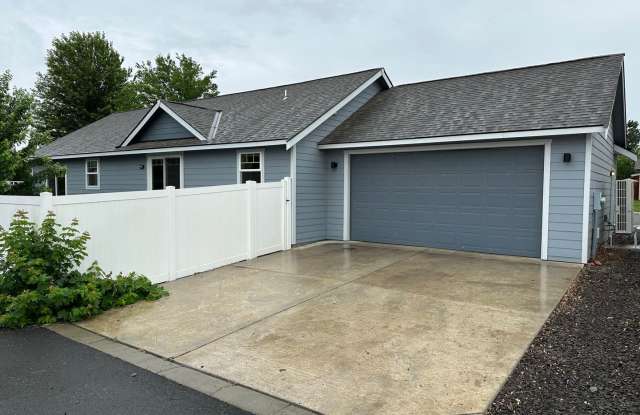 Gorgeous 3 Bedroom, 2 Bath Home! photos photos