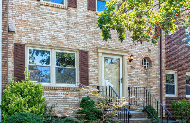 5309 LAKE COVE COURT - 5309 Lake Cove Court, Hayfield, VA 22315